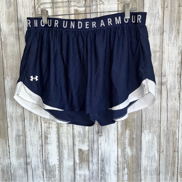 Under Armour Pants - Under Armour Women’s Play Up 3.0 Shorts in navy blue with white trim Size XXL